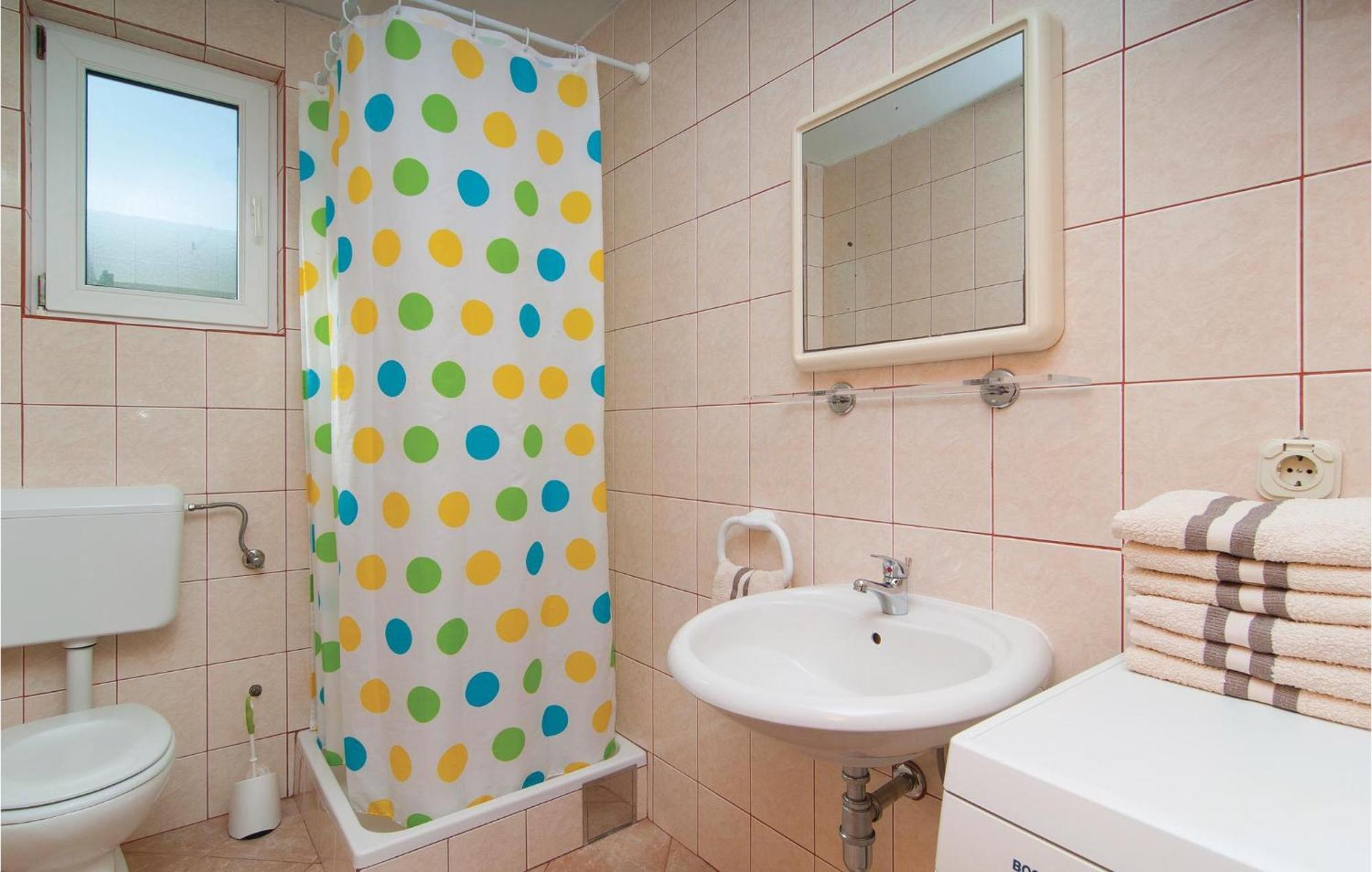 2 Bedroom Awesome Apartment In Drvenik Veliki Exterior photo