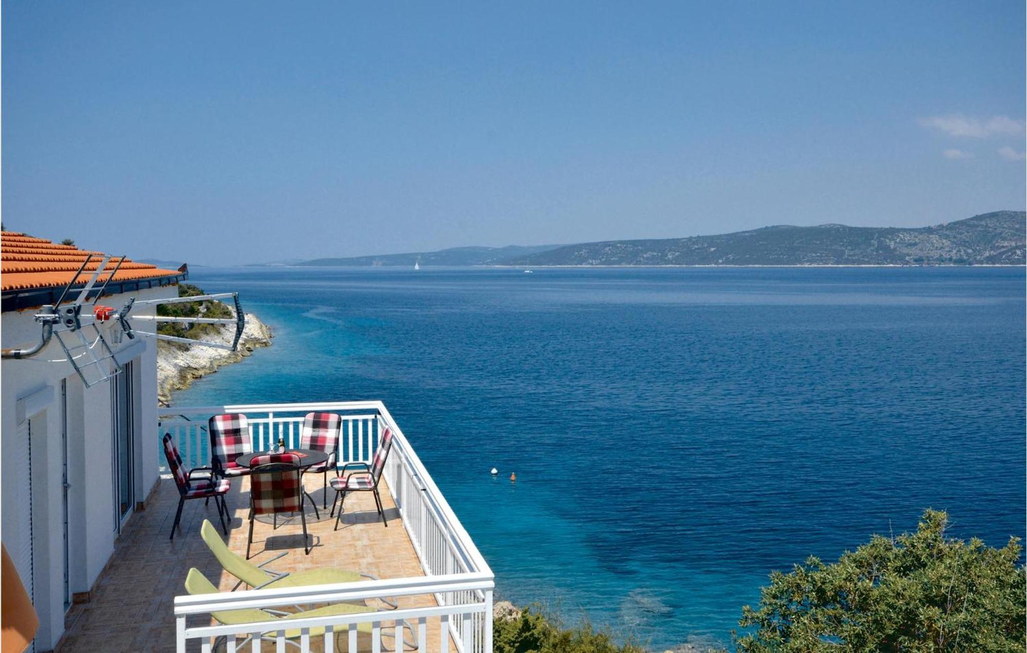 2 Bedroom Awesome Apartment In Drvenik Veliki Exterior photo