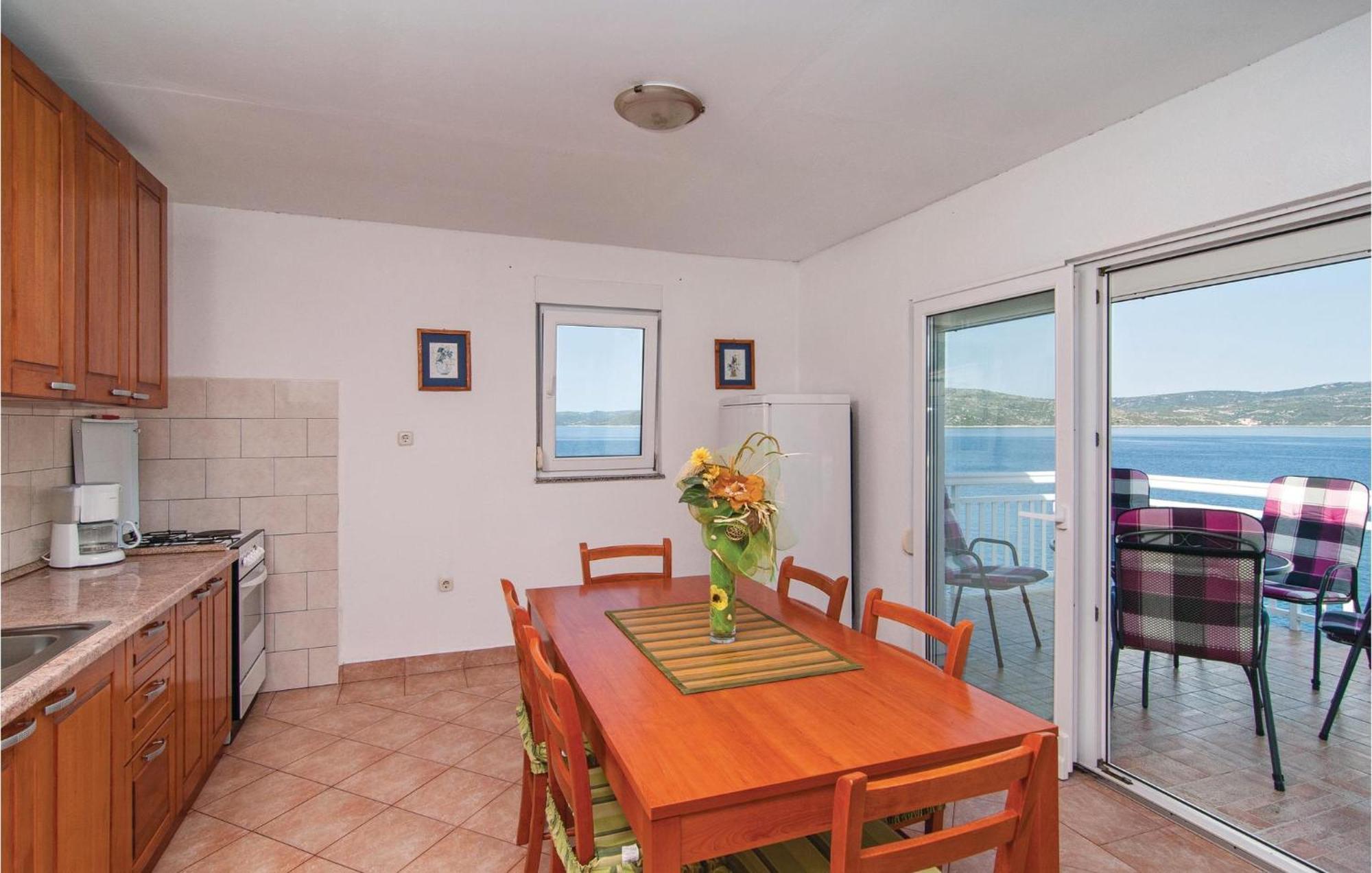 2 Bedroom Awesome Apartment In Drvenik Veliki Exterior photo
