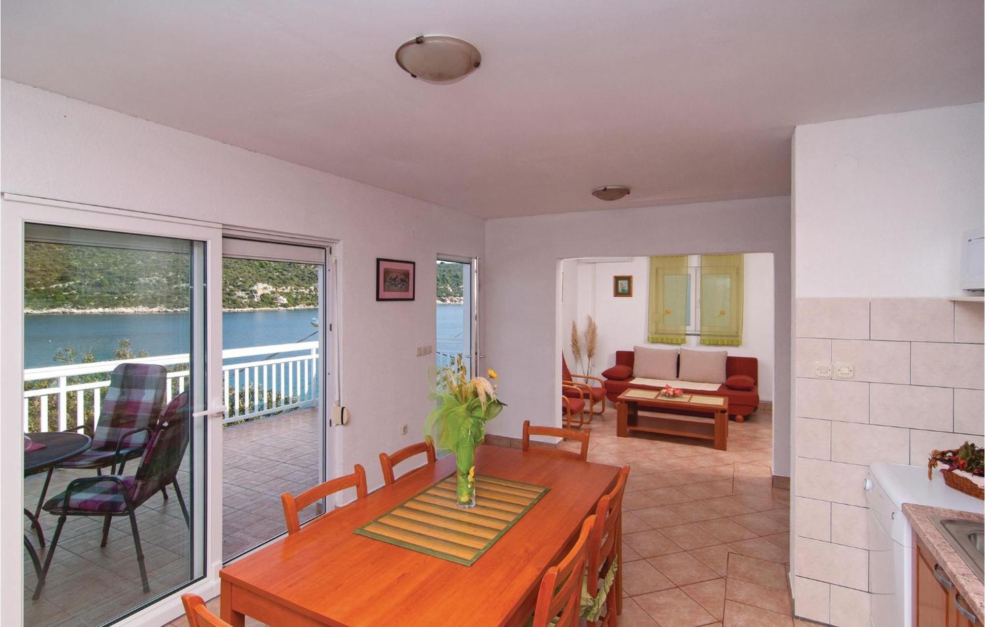 2 Bedroom Awesome Apartment In Drvenik Veliki Exterior photo